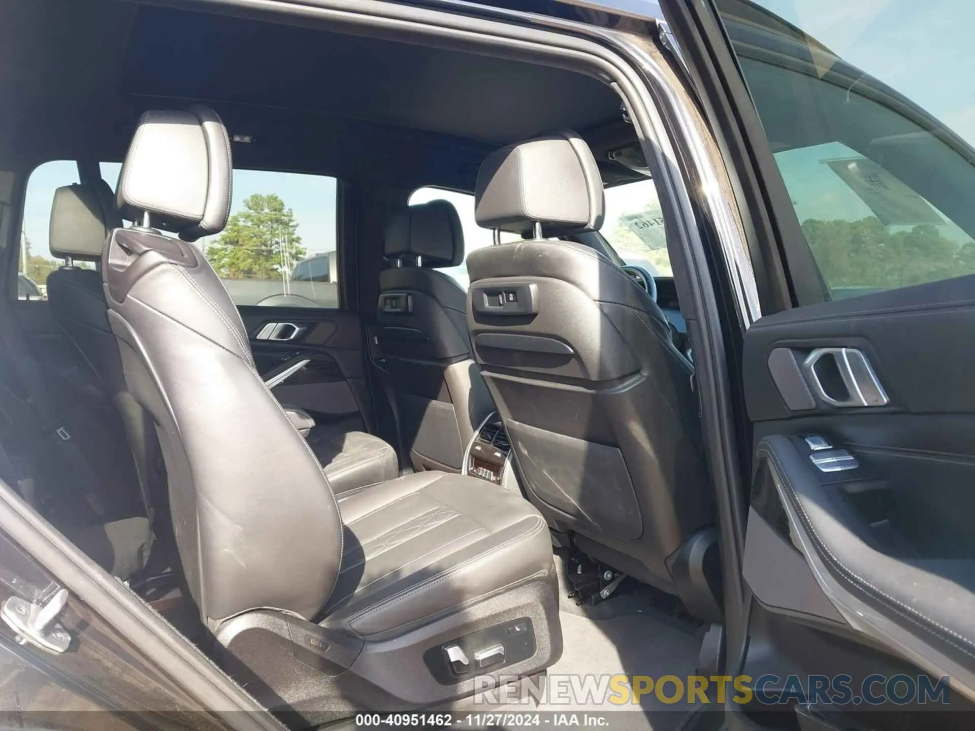 8 fotografías del automóvil dañado 5UXCX6C07N9M61561 BMW X7 2022