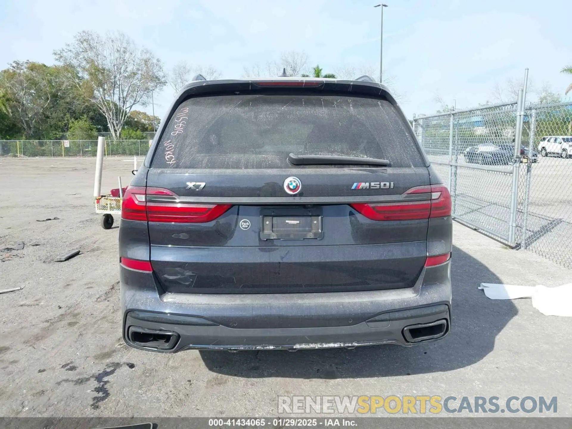 16 fotografías del automóvil dañado 5UXCX6C08N9M15818 BMW X7 2022