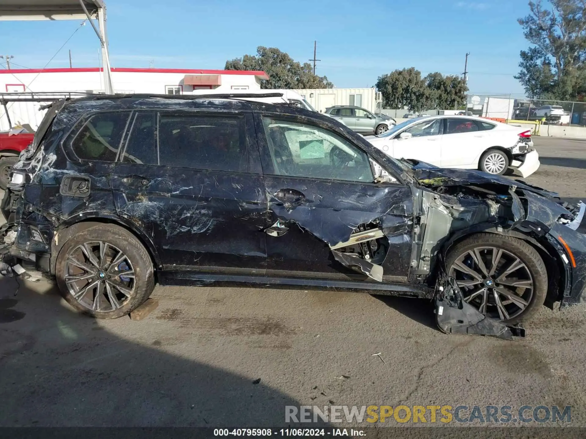 12 fotografías del automóvil dañado 5UXCX6C08N9M65716 BMW X7 2022