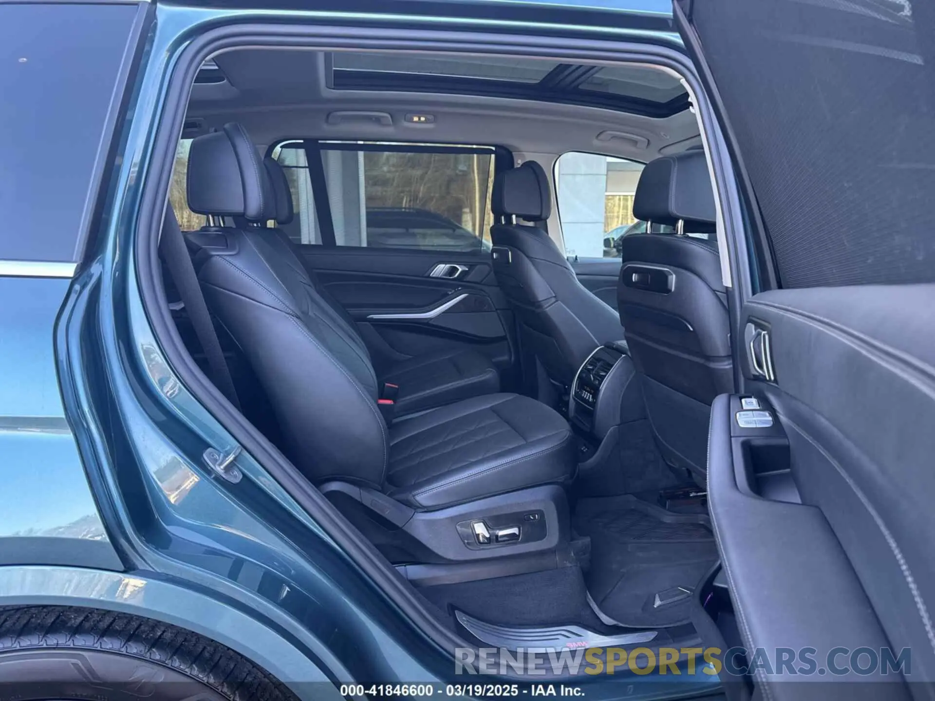 8 fotografías del automóvil dañado 5UX23EM00P9N53758 BMW X7 2023