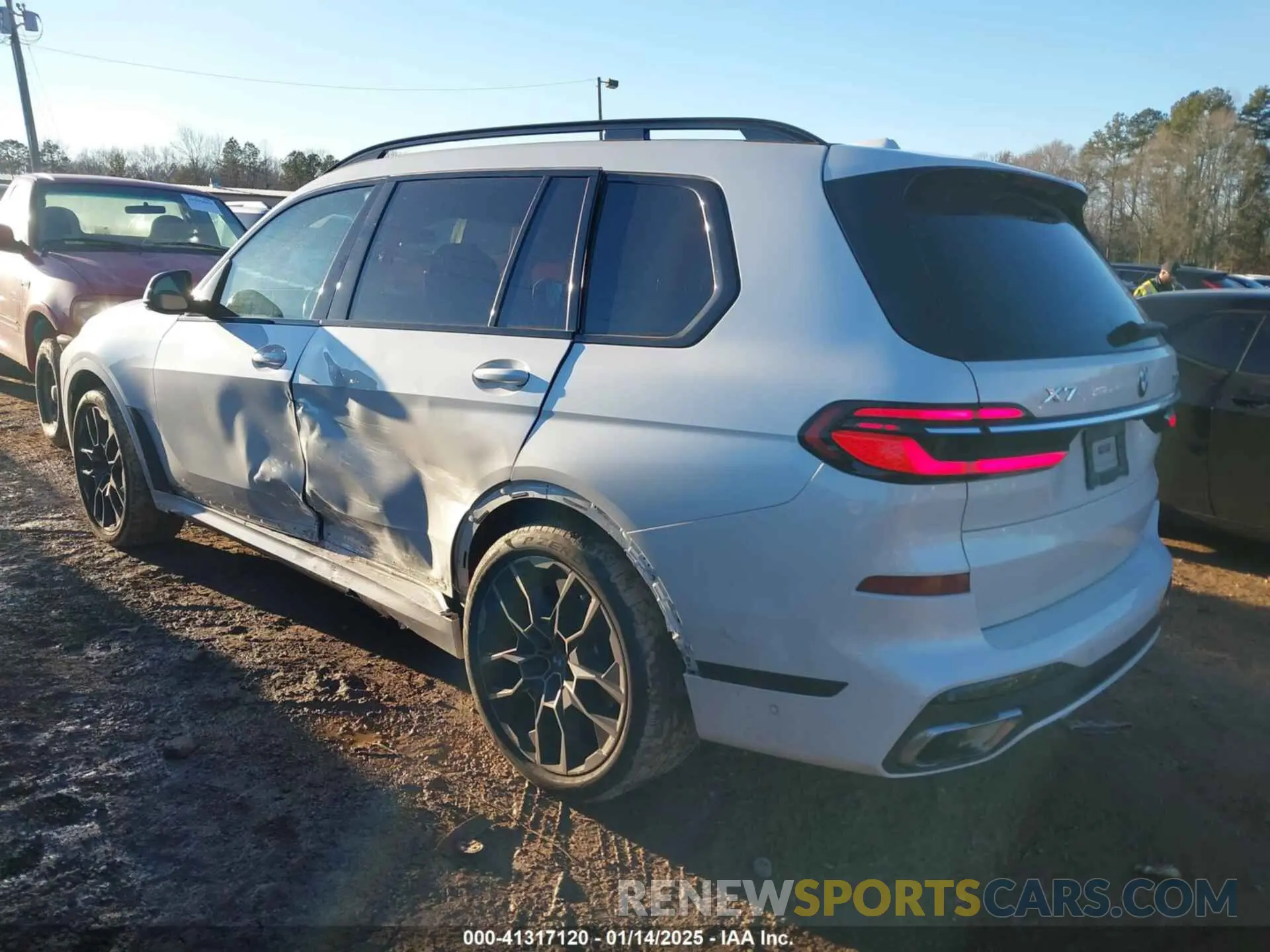 3 fotografías del automóvil dañado 5UX23EM00P9P66175 BMW X7 2023