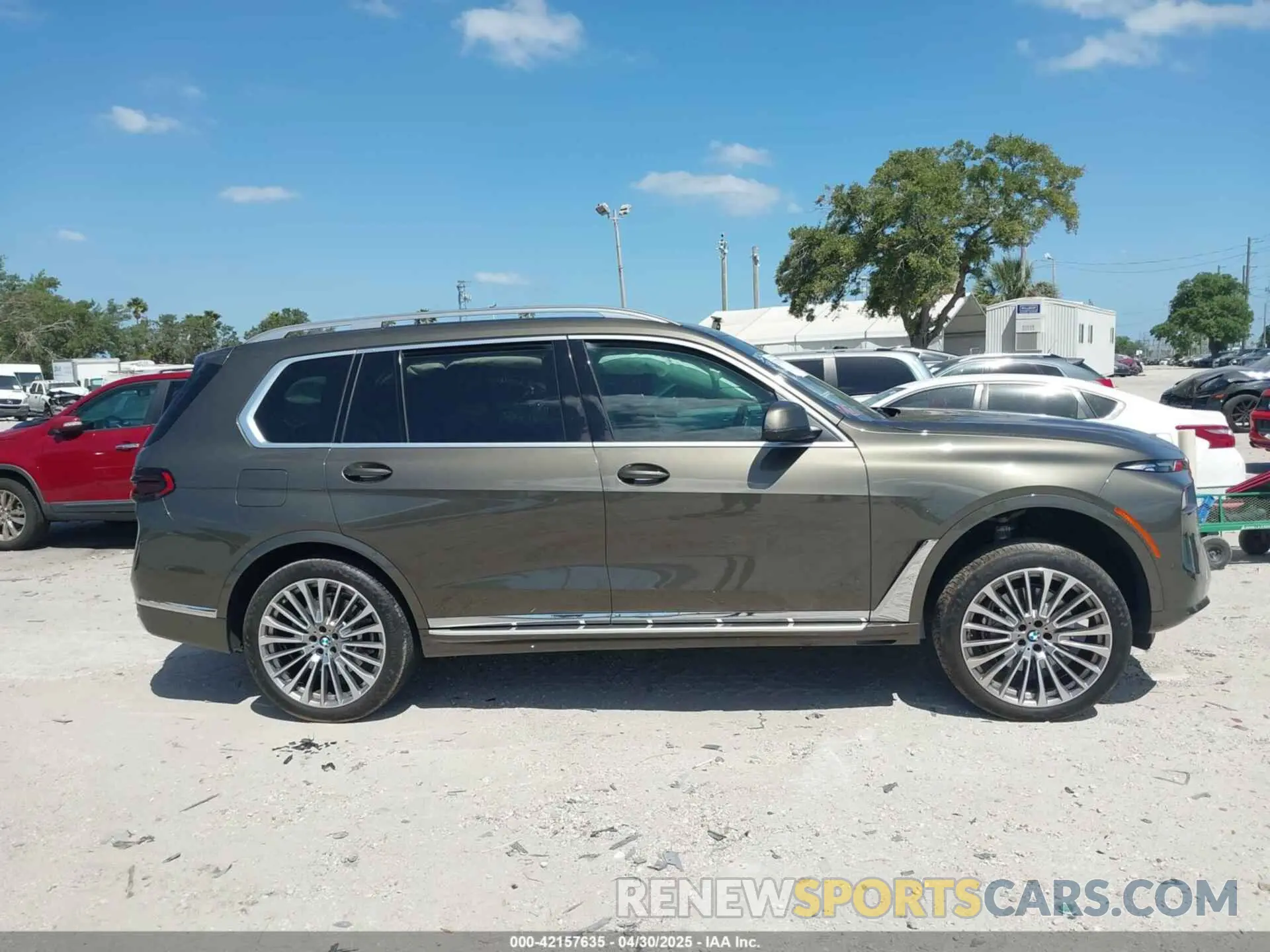 13 fotografías del automóvil dañado 5UX23EM03P9R84076 BMW X7 2023