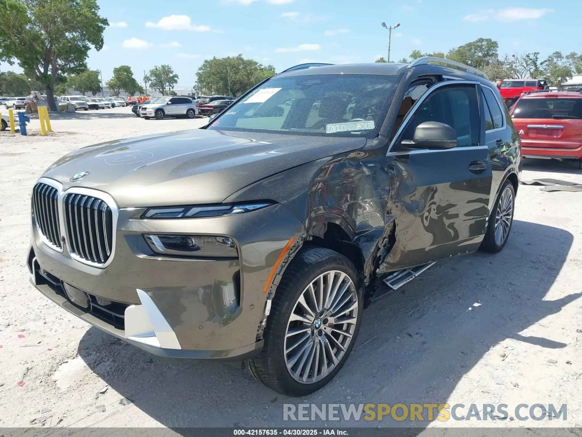 2 fotografías del automóvil dañado 5UX23EM03P9R84076 BMW X7 2023