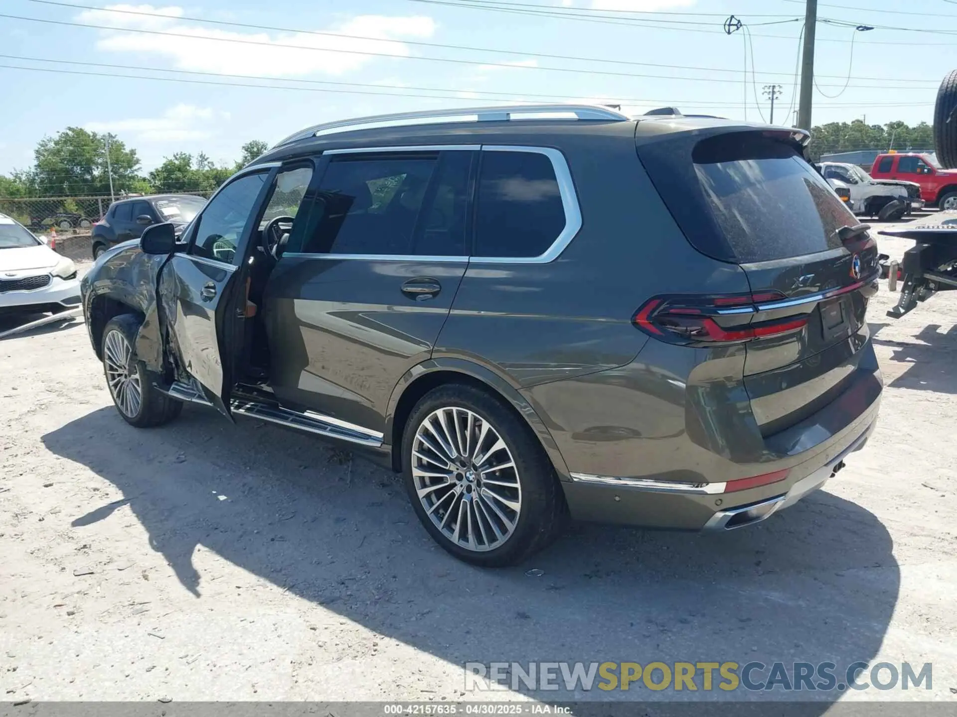 3 fotografías del automóvil dañado 5UX23EM03P9R84076 BMW X7 2023