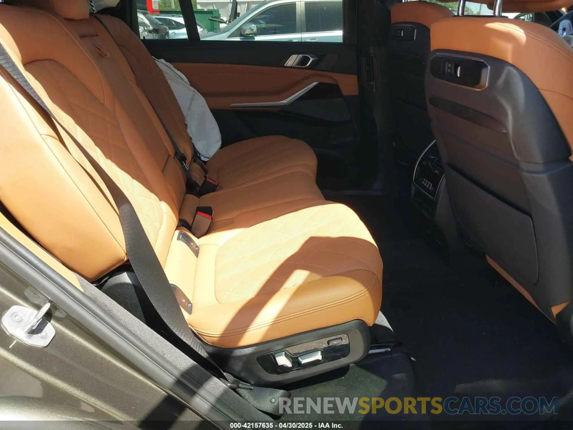 8 fotografías del automóvil dañado 5UX23EM03P9R84076 BMW X7 2023
