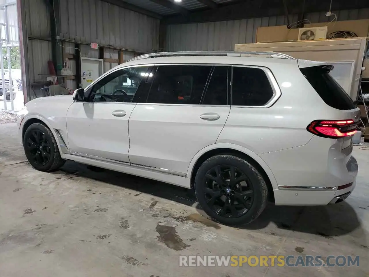 2 fotografías del automóvil dañado 5UX23EM07P9P50264 BMW X7 2023