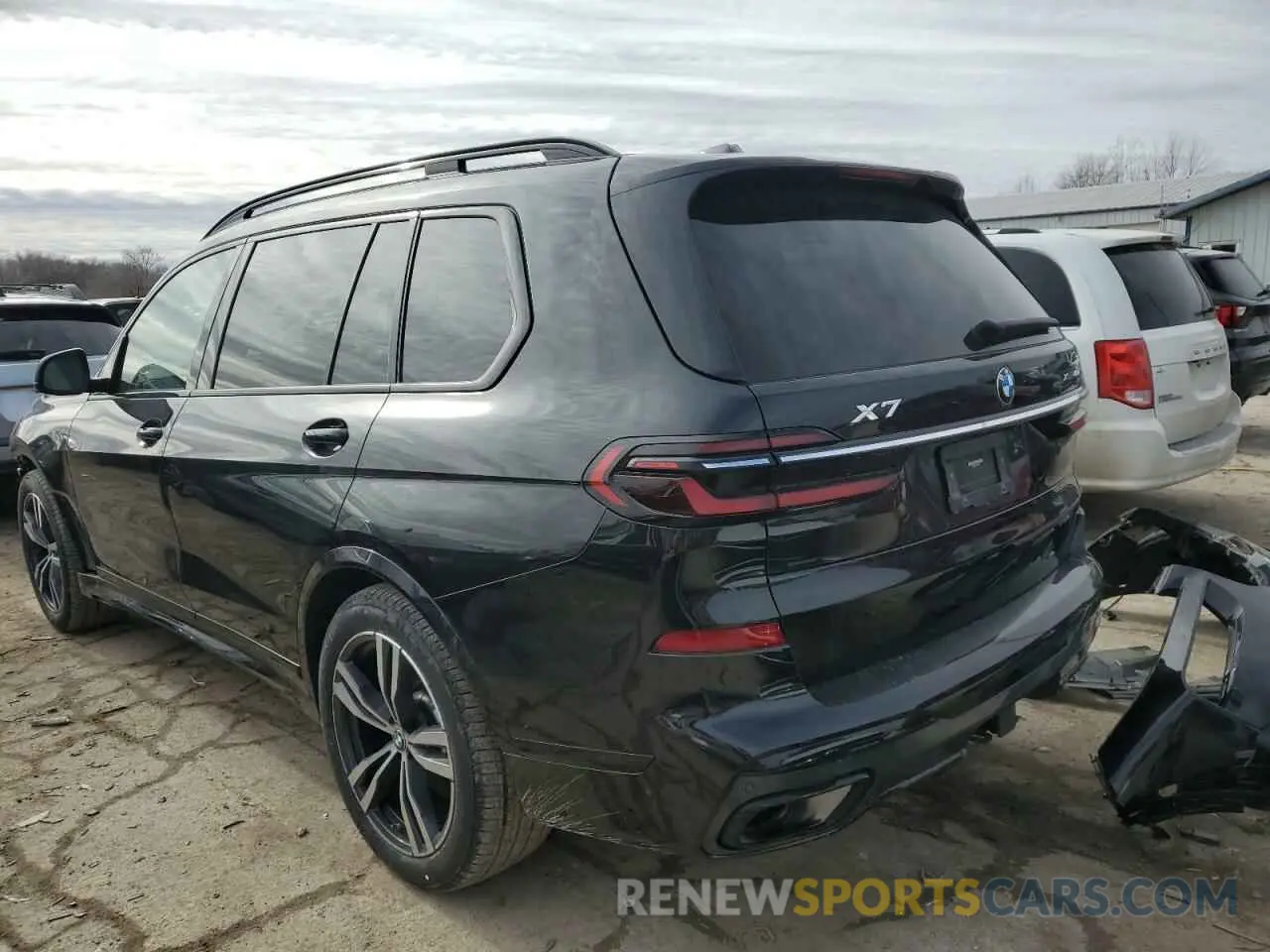 2 fotografías del automóvil dañado 5UX23EM08P9R24262 BMW X7 2023