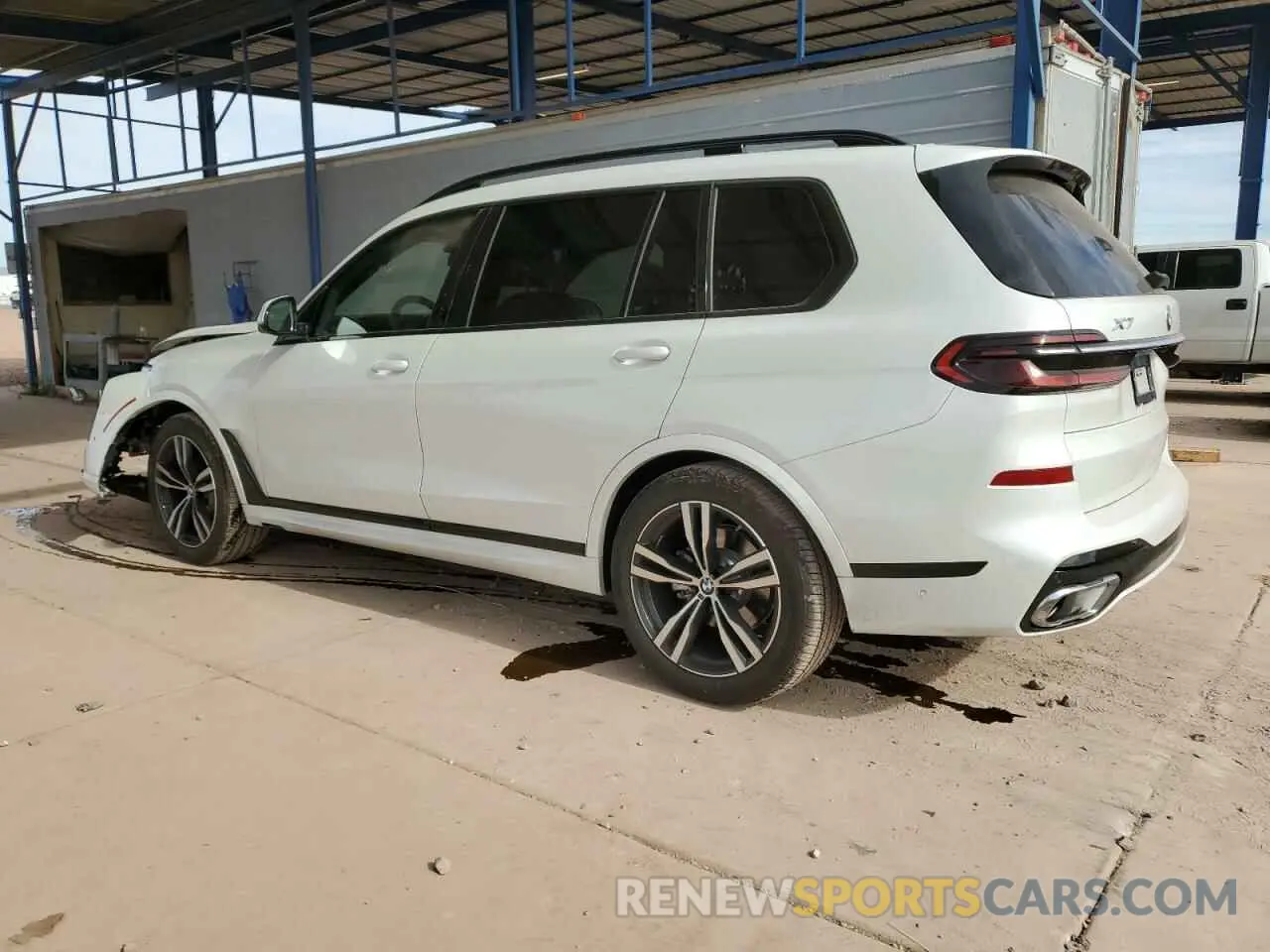 2 fotografías del automóvil dañado 5UX23EM08P9R66849 BMW X7 2023