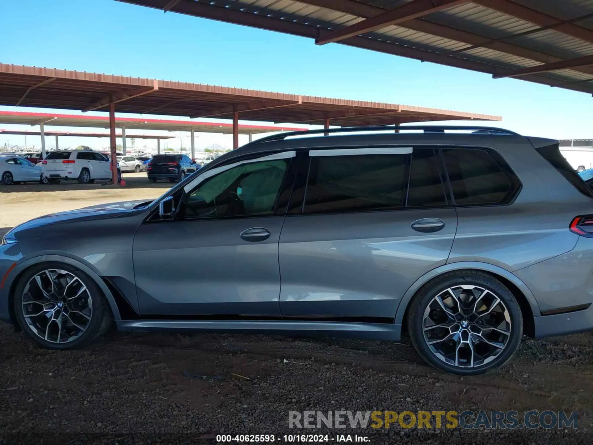 13 fotografías del automóvil dañado 5UX33EM0XP9N87811 BMW X7 2023