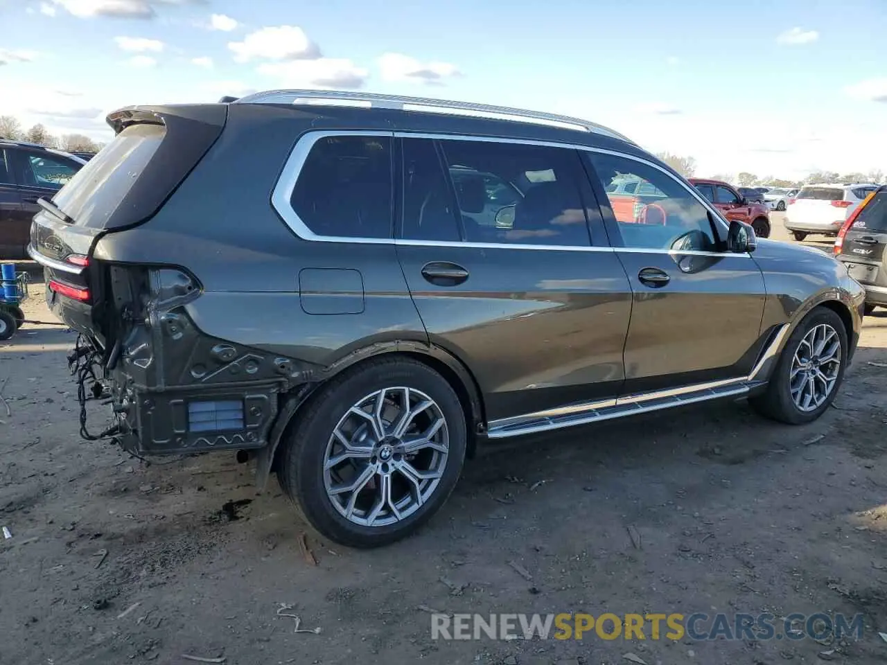 3 fotografías del automóvil dañado 5UX23EM00R9V78646 BMW X7 2024