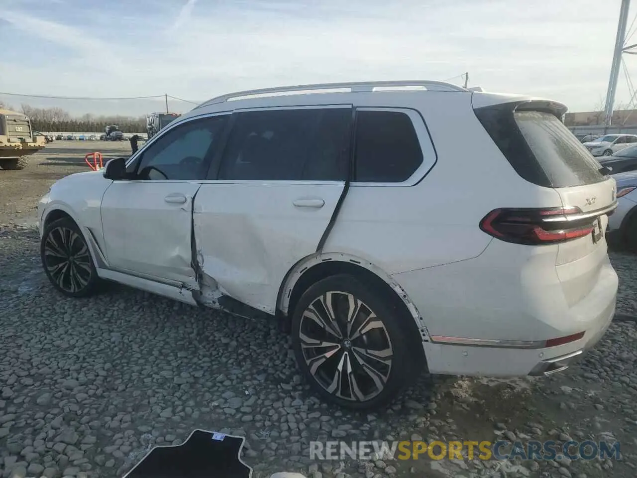2 fotografías del automóvil dañado 5UX23EM01R9U20896 BMW X7 2024