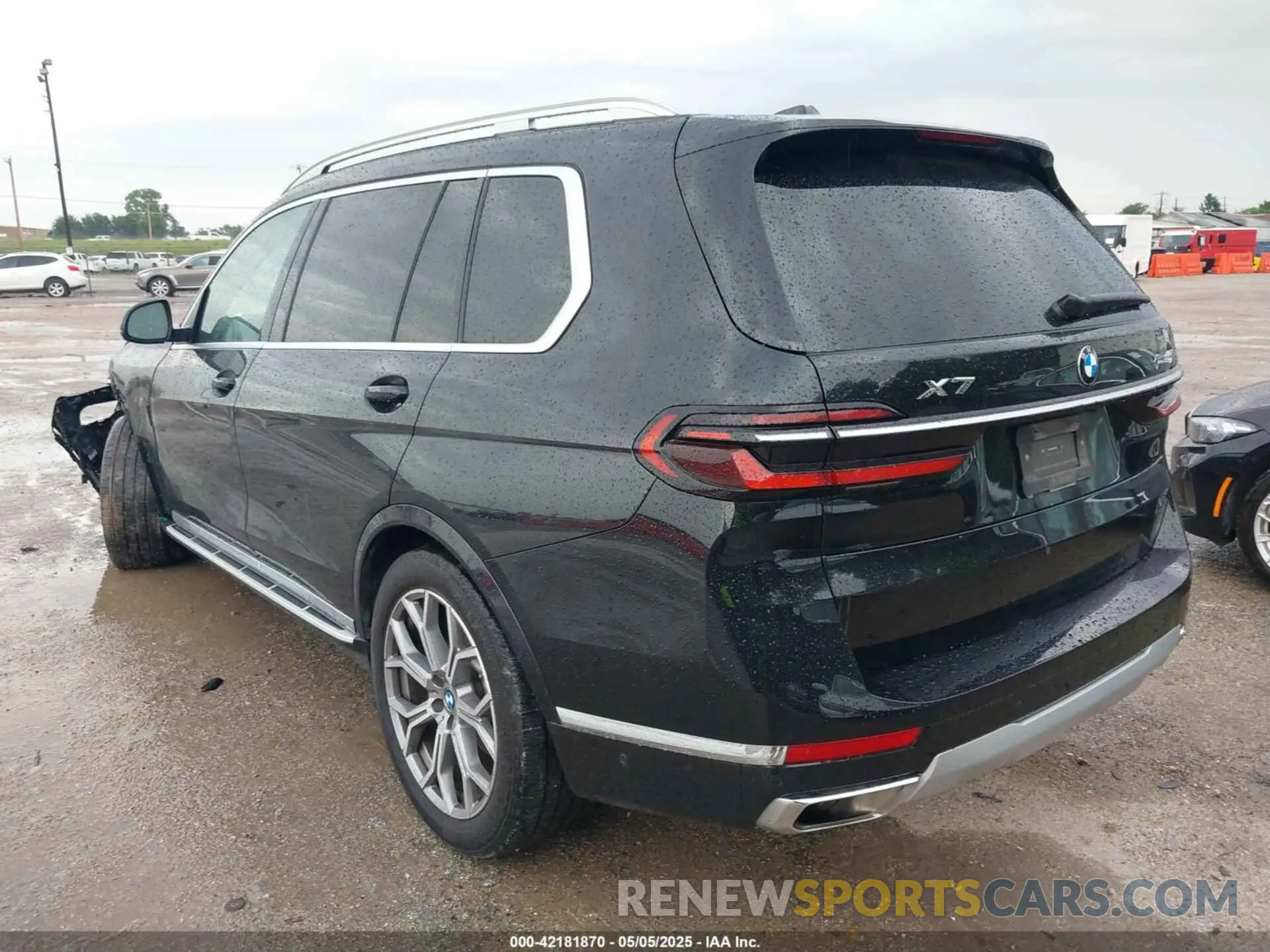 3 fotografías del automóvil dañado 5UX23EM02R9U56838 BMW X7 2024