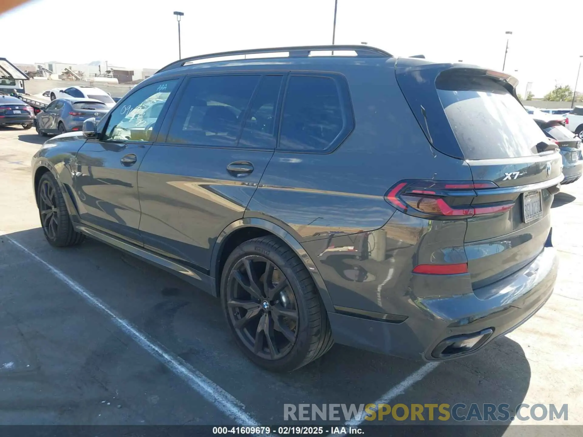 3 fotografías del automóvil dañado 5UX23EM03R9S44014 BMW X7 2024