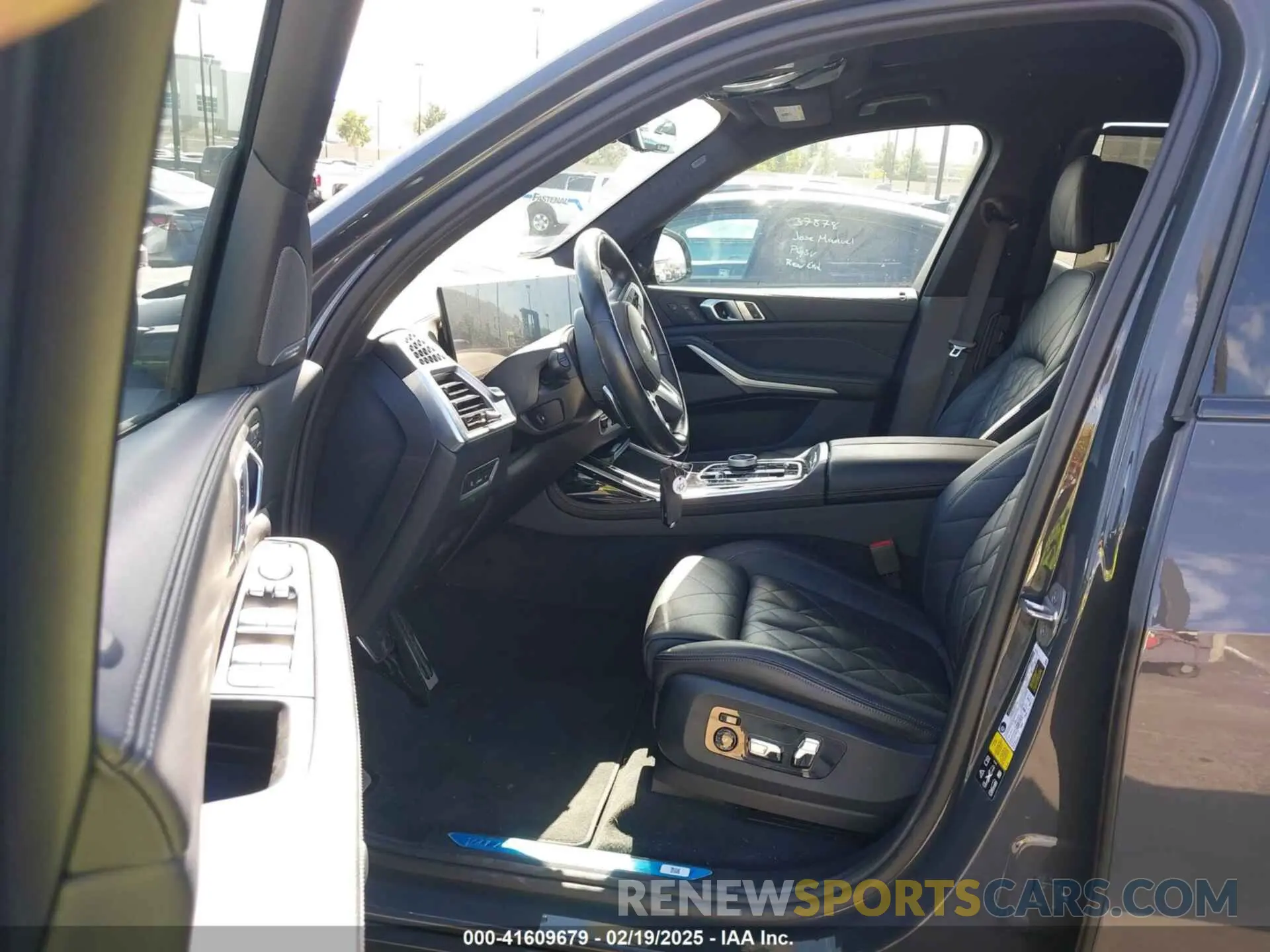 5 fotografías del automóvil dañado 5UX23EM03R9S44014 BMW X7 2024