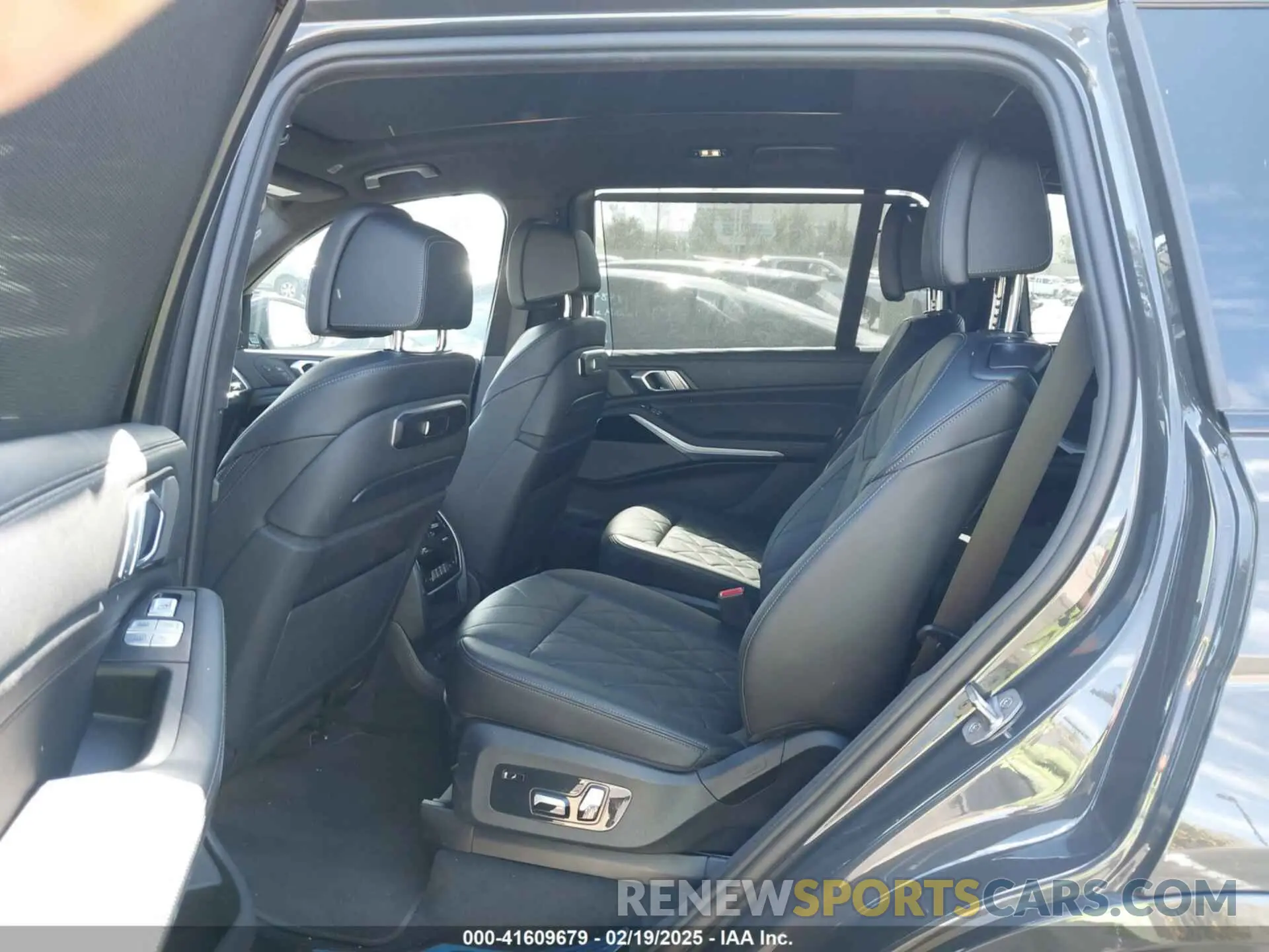 8 fotografías del automóvil dañado 5UX23EM03R9S44014 BMW X7 2024