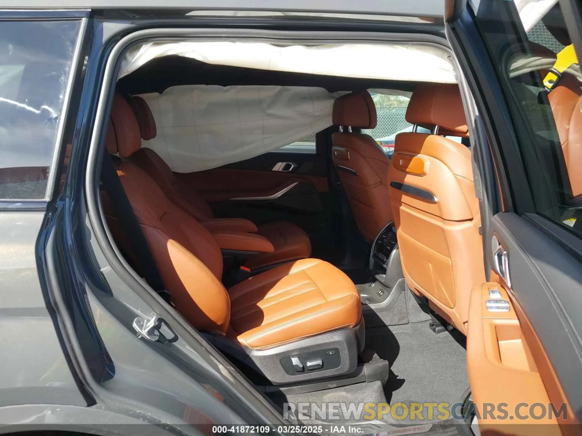 8 fotografías del automóvil dañado 5UX23EM03R9T81356 BMW X7 2024