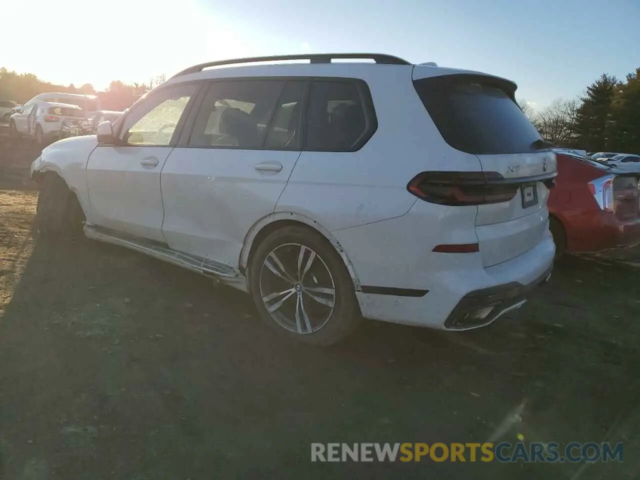 2 fotografías del automóvil dañado 5UX23EM03R9U48988 BMW X7 2024