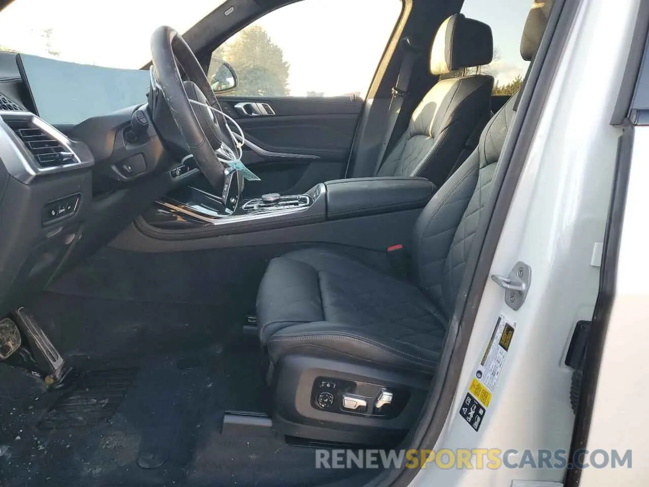 7 fotografías del automóvil dañado 5UX23EM03R9U48988 BMW X7 2024