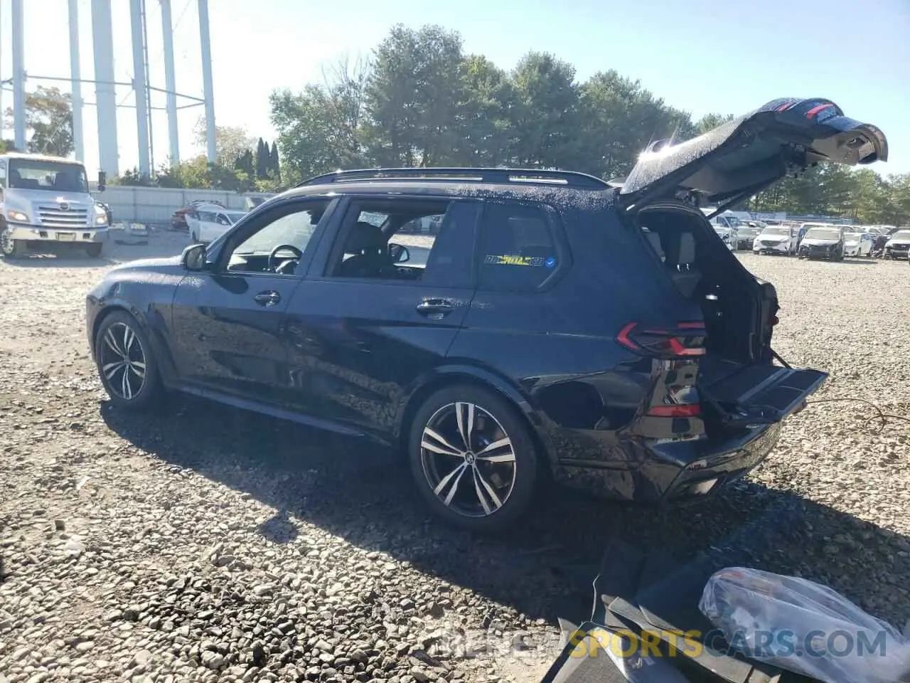 2 fotografías del automóvil dañado 5UX23EM04R9V24685 BMW X7 2024