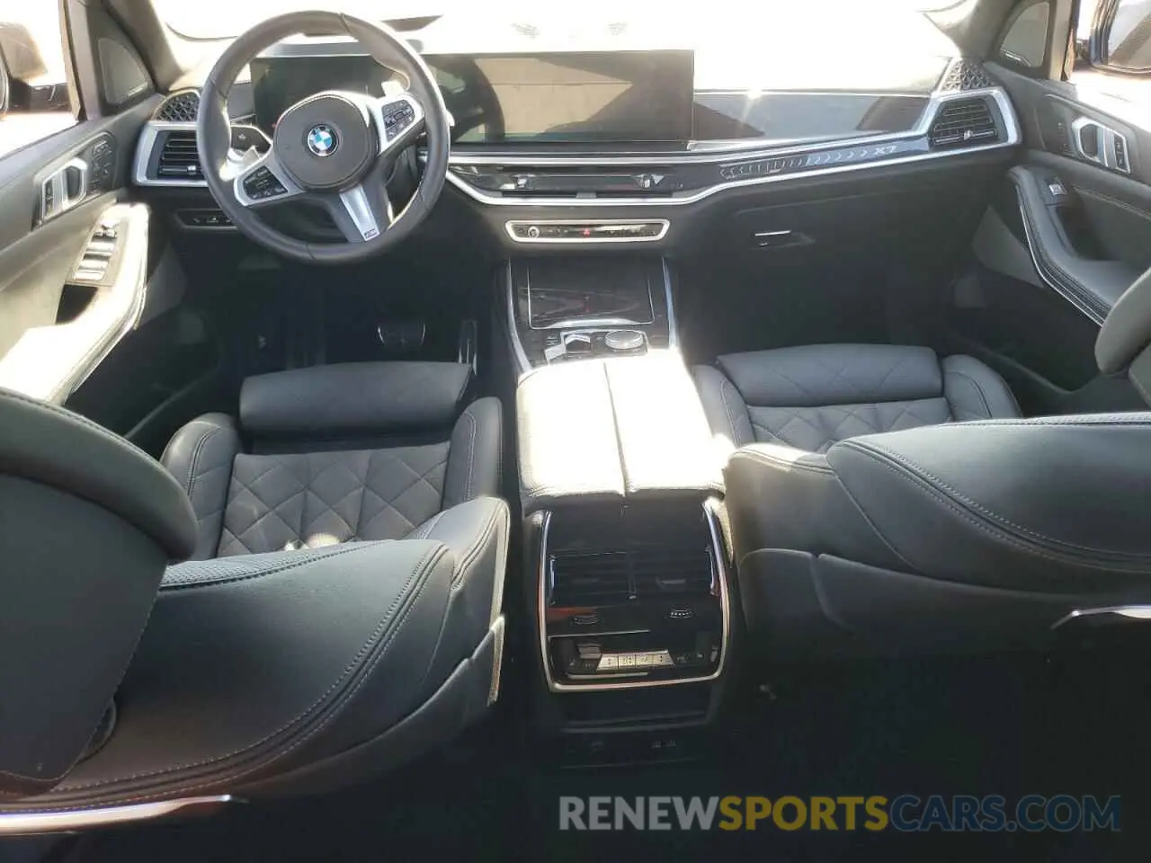 8 fotografías del automóvil dañado 5UX23EM04R9V24685 BMW X7 2024