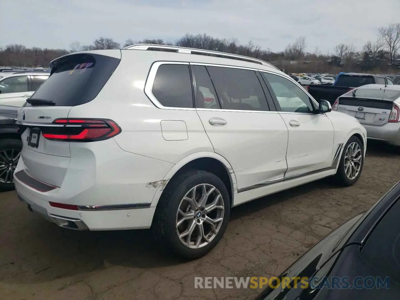 3 fotografías del automóvil dañado 5UX23EM05R9T00924 BMW X7 2024