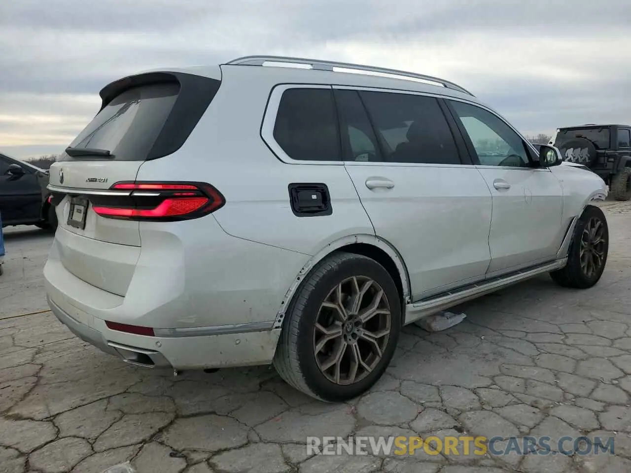 3 fotografías del automóvil dañado 5UX23EM05R9U79787 BMW X7 2024