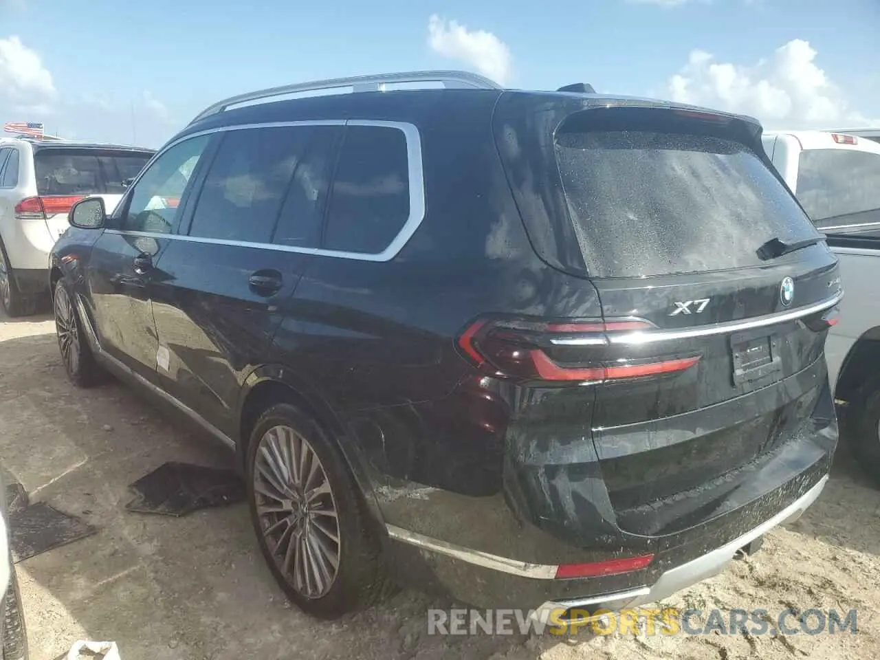 2 fotografías del automóvil dañado 5UX23EM07R9V13504 BMW X7 2024