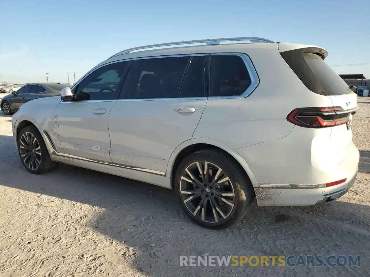 2 fotografías del automóvil dañado 5UX23EM07R9V16547 BMW X7 2024