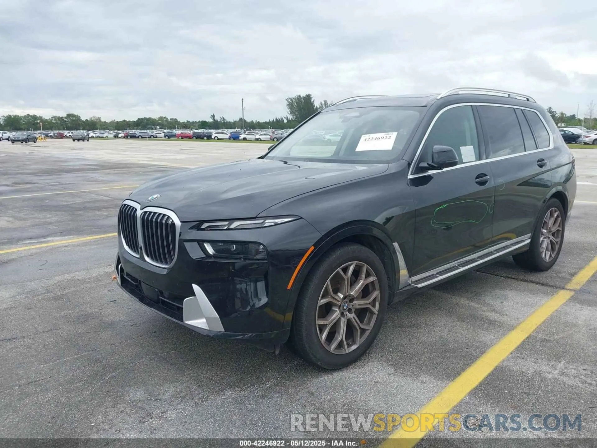 2 fotografías del automóvil dañado 5UX23EM08R9V06884 BMW X7 2024