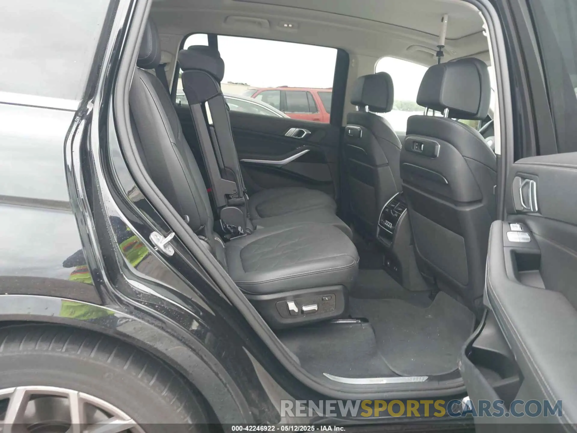 8 fotografías del automóvil dañado 5UX23EM08R9V06884 BMW X7 2024