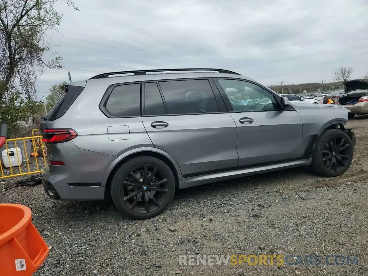 3 fotografías del automóvil dañado 5UX23EM08R9V63747 BMW X7 2024