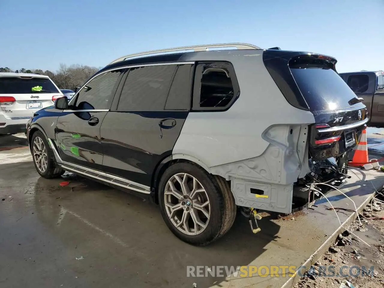 2 fotografías del automóvil dañado 5UX23EM09R9U39244 BMW X7 2024