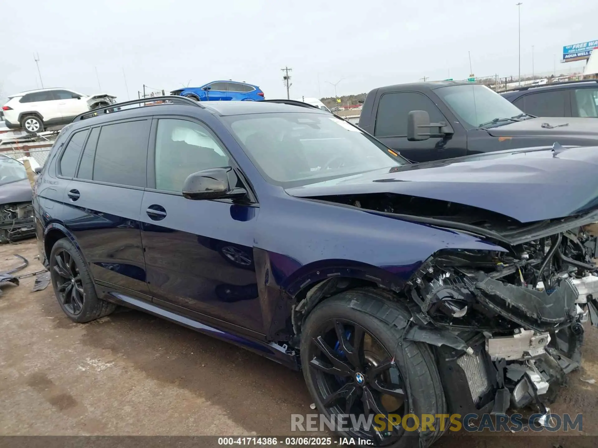 14 fotografías del automóvil dañado 5UX33EM05R9V43363 BMW X7 2024