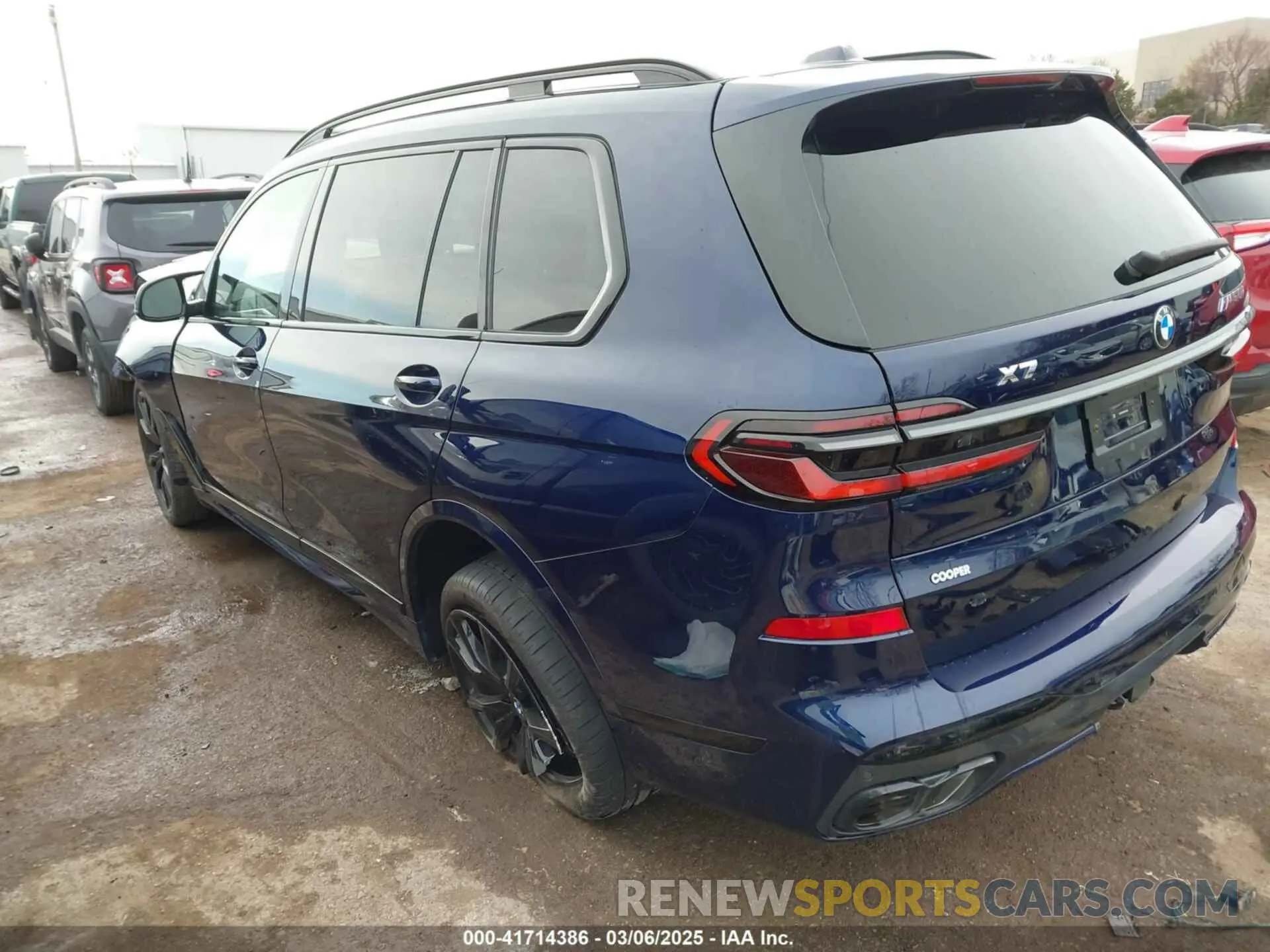 3 fotografías del automóvil dañado 5UX33EM05R9V43363 BMW X7 2024