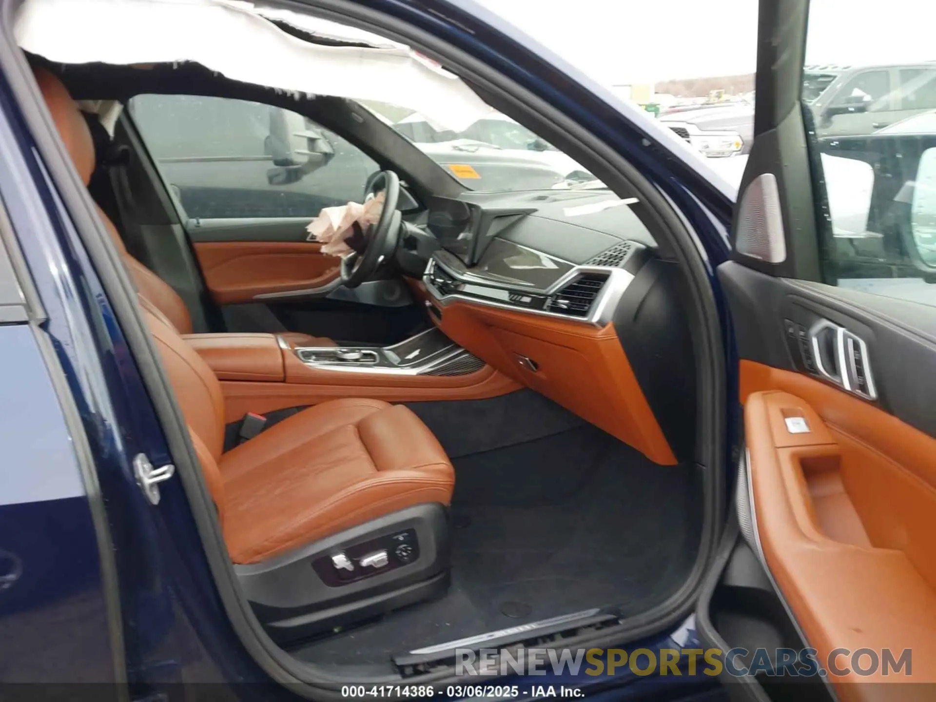 5 fotografías del automóvil dañado 5UX33EM05R9V43363 BMW X7 2024