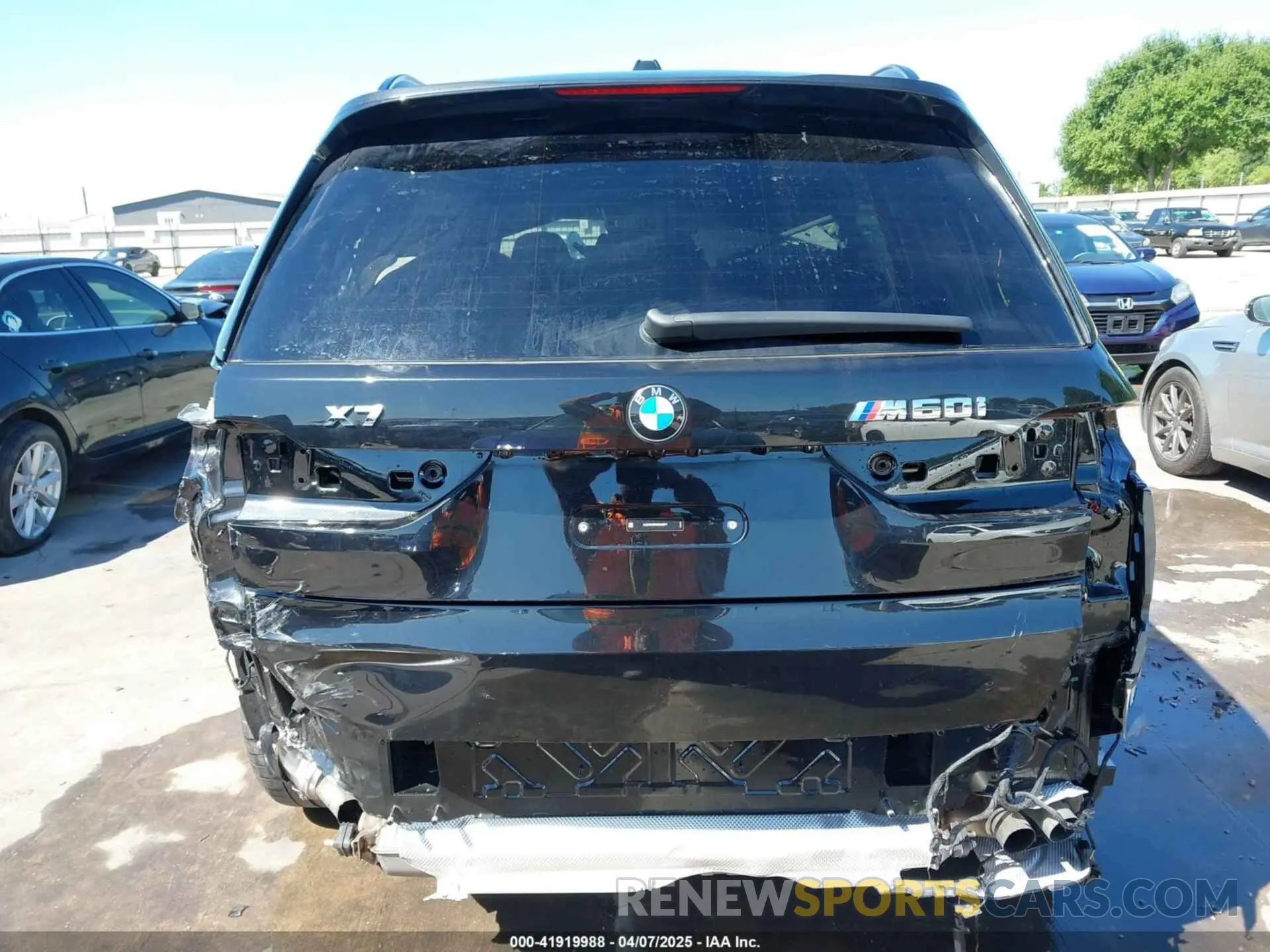 17 fotografías del automóvil dañado 5UX33EM09R9U06877 BMW X7 2024