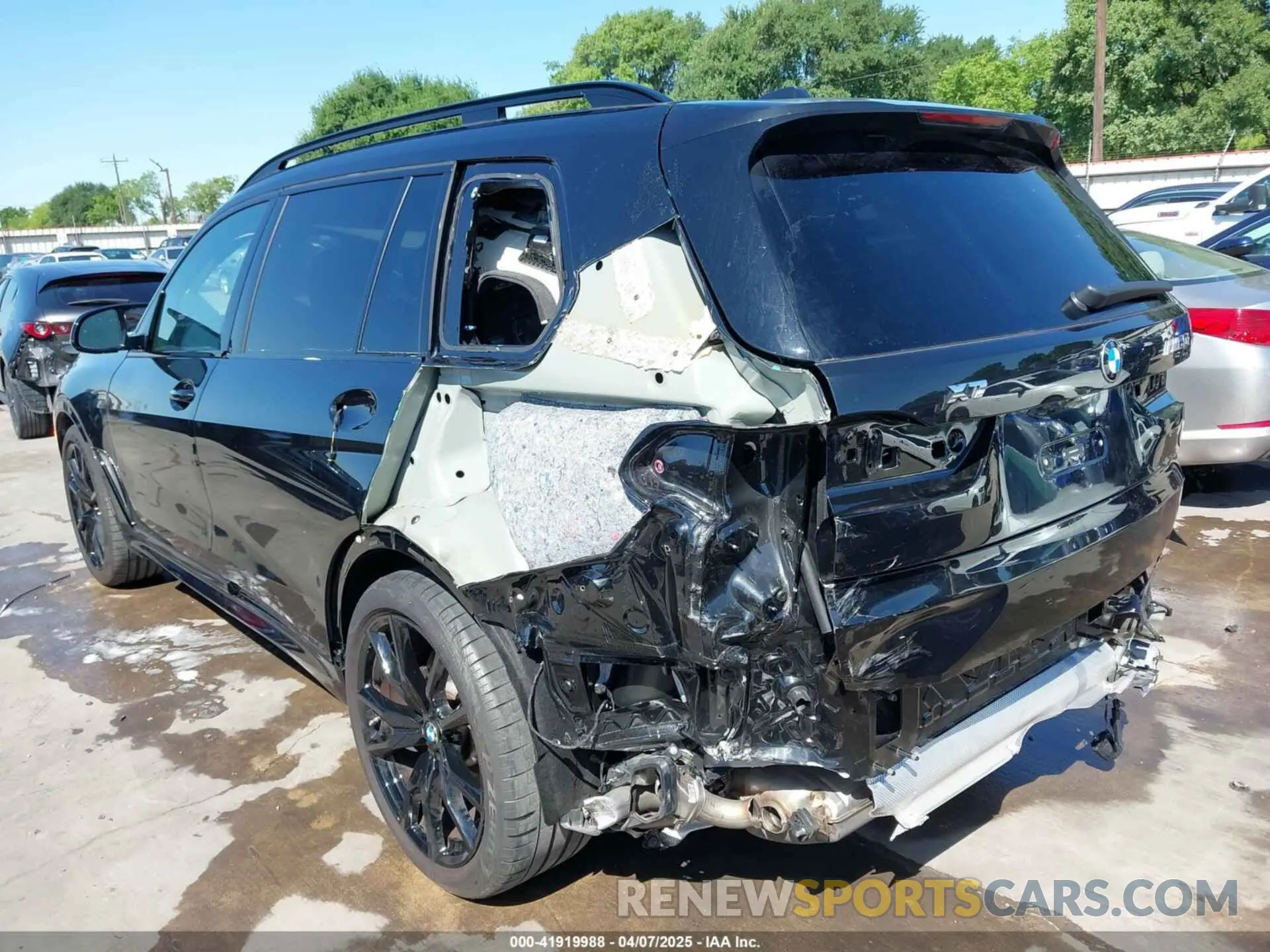 3 fotografías del automóvil dañado 5UX33EM09R9U06877 BMW X7 2024
