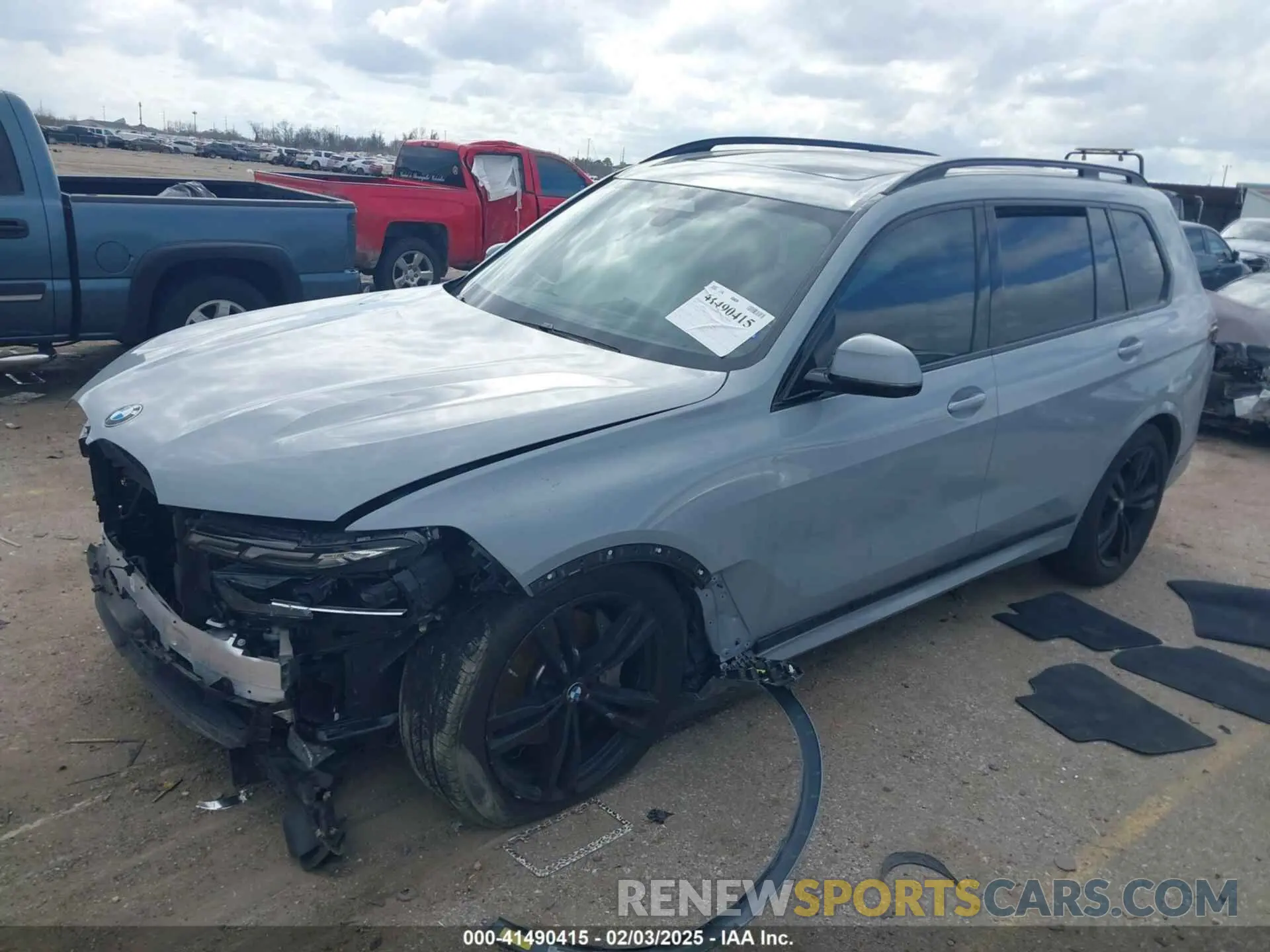 2 fotografías del automóvil dañado 5UX23EM01S9W23566 BMW X7 2025