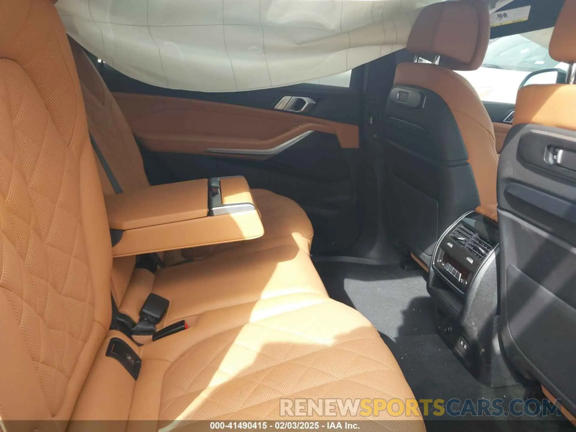 8 fotografías del automóvil dañado 5UX23EM01S9W23566 BMW X7 2025