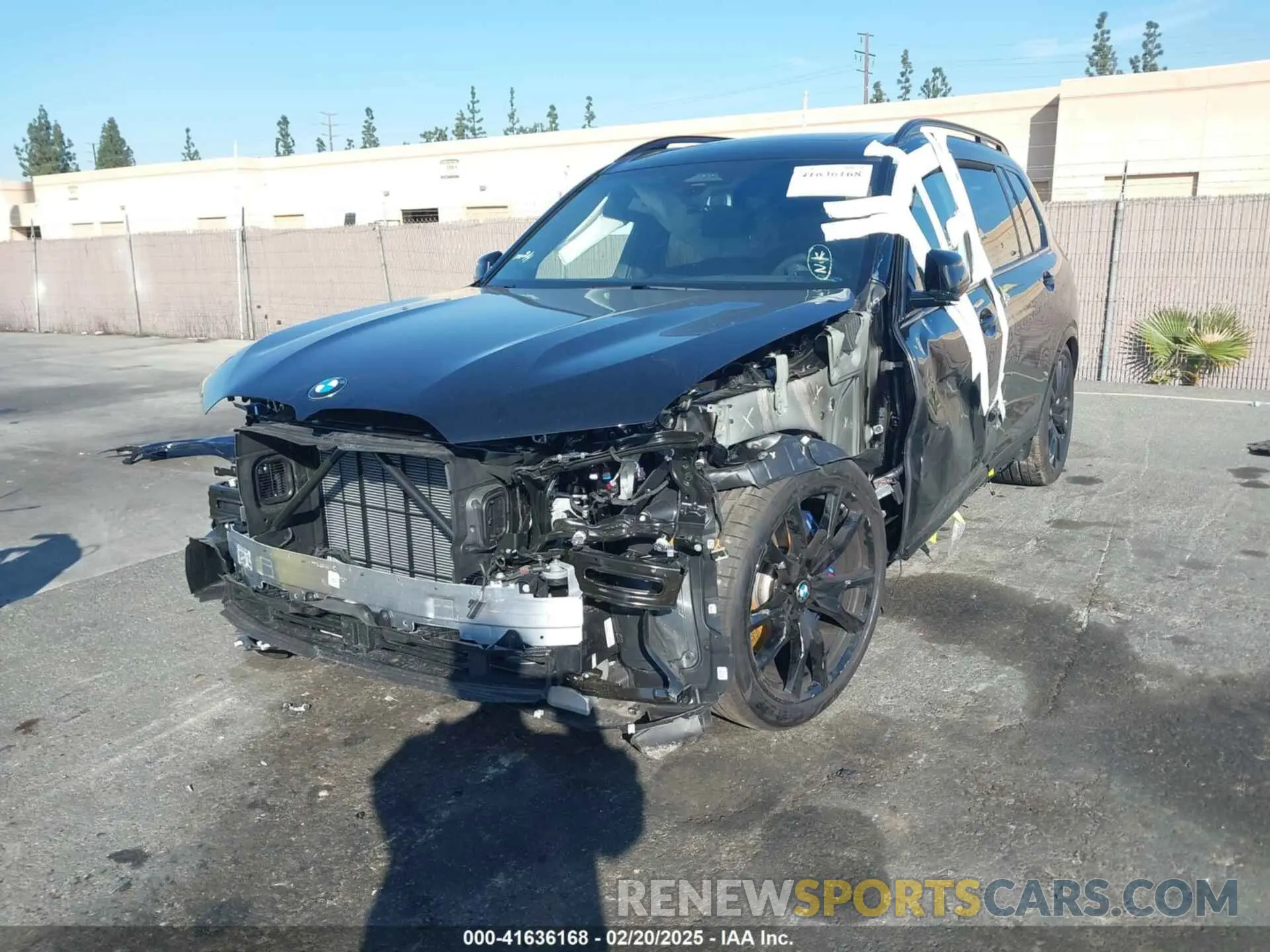 2 fotografías del automóvil dañado 5UX23EM03S9Y00103 BMW X7 2025