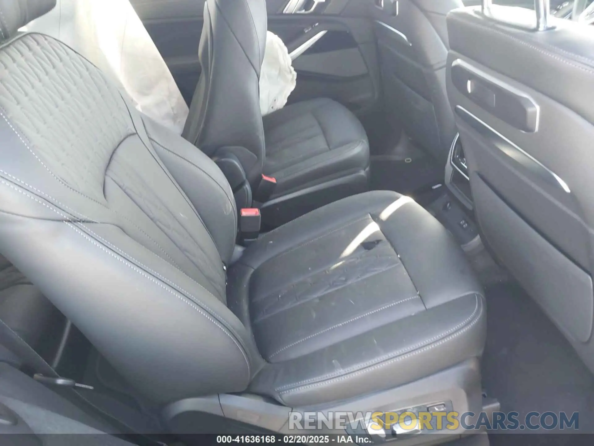 8 fotografías del automóvil dañado 5UX23EM03S9Y00103 BMW X7 2025