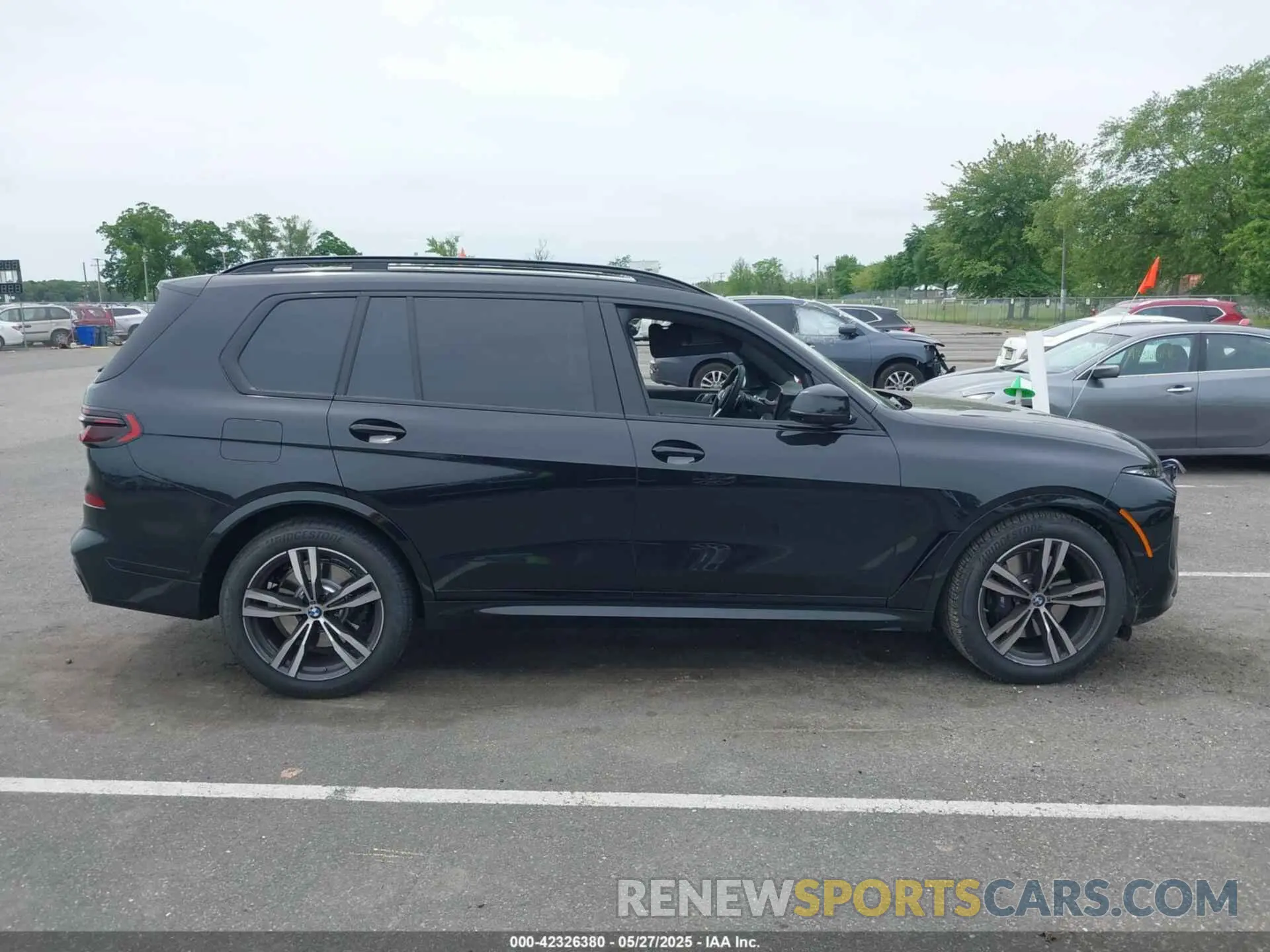 12 fotografías del automóvil dañado 5UX23EM04S9Y31084 BMW X7 2025
