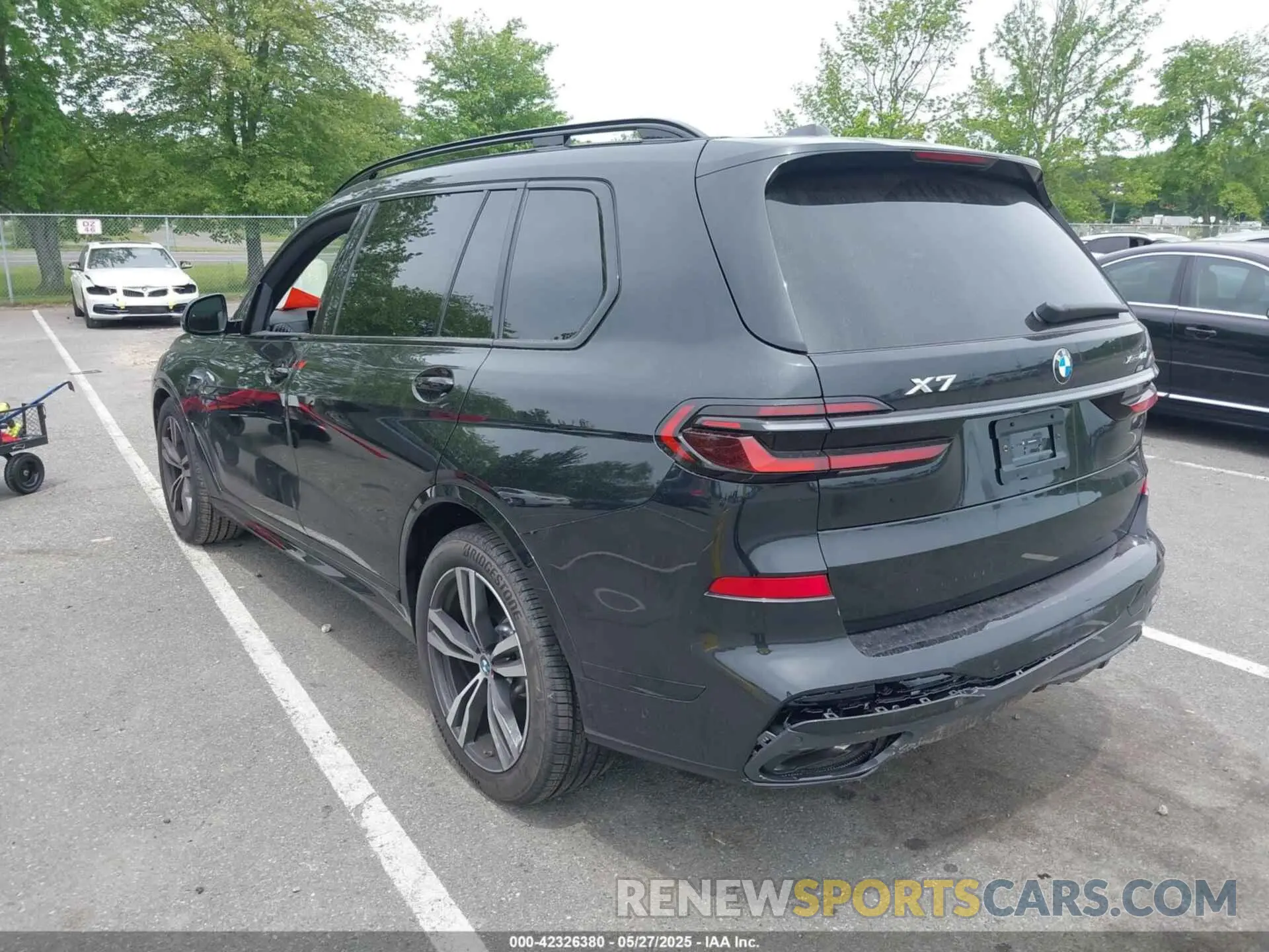 3 fotografías del automóvil dañado 5UX23EM04S9Y31084 BMW X7 2025