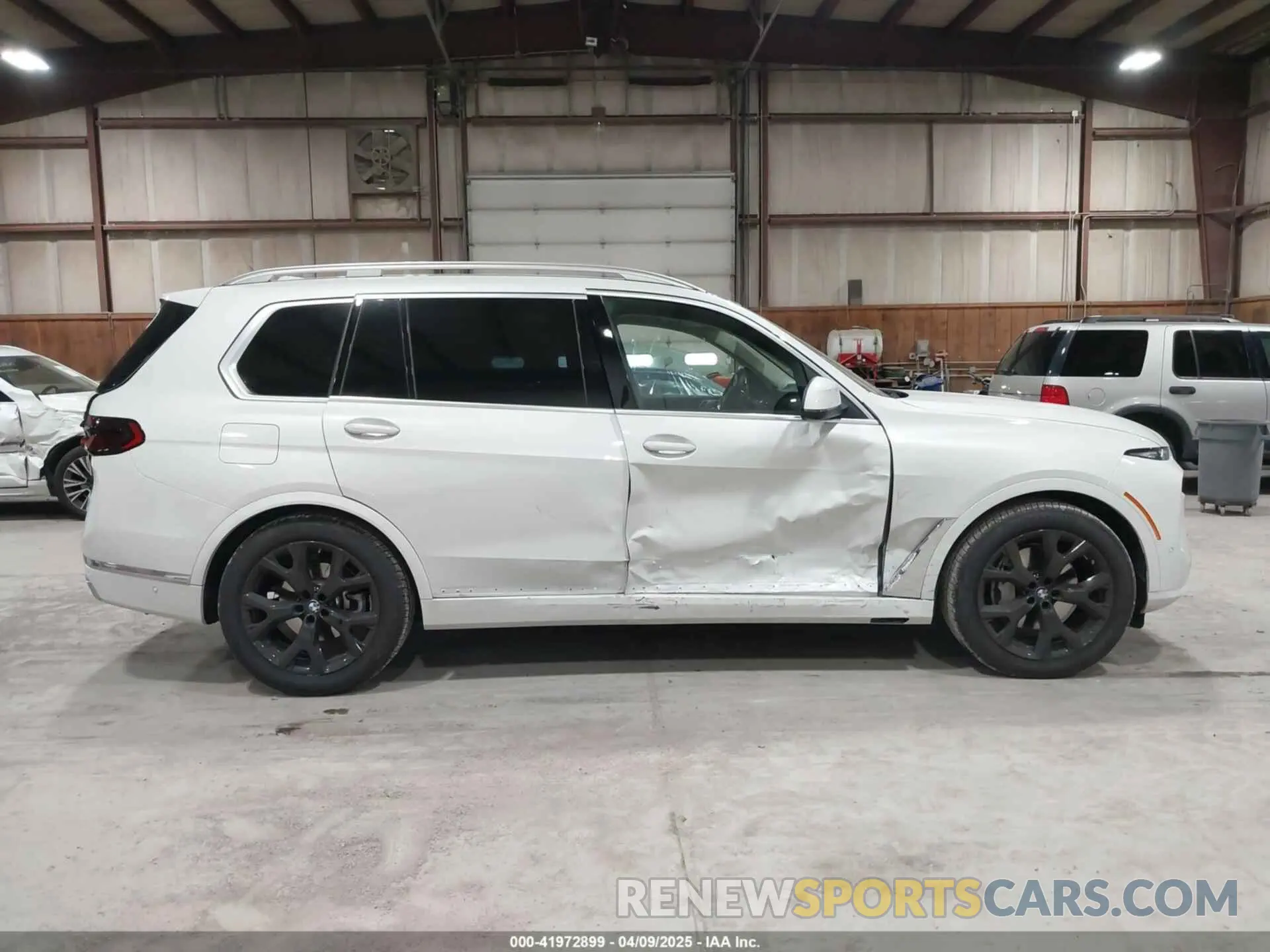 14 fotografías del automóvil dañado 5UX23EM06S9Y80559 BMW X7 2025