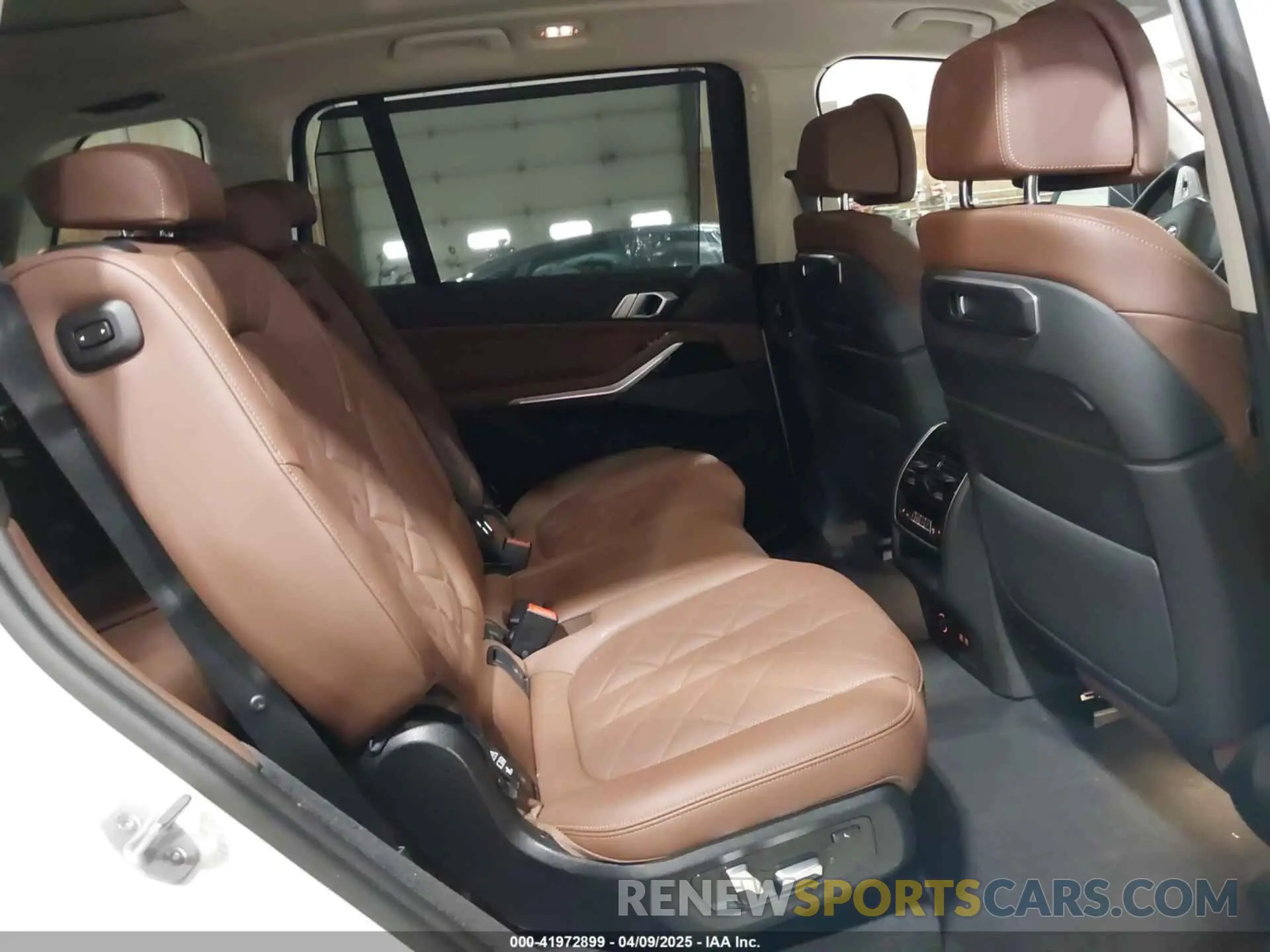 8 fotografías del automóvil dañado 5UX23EM06S9Y80559 BMW X7 2025