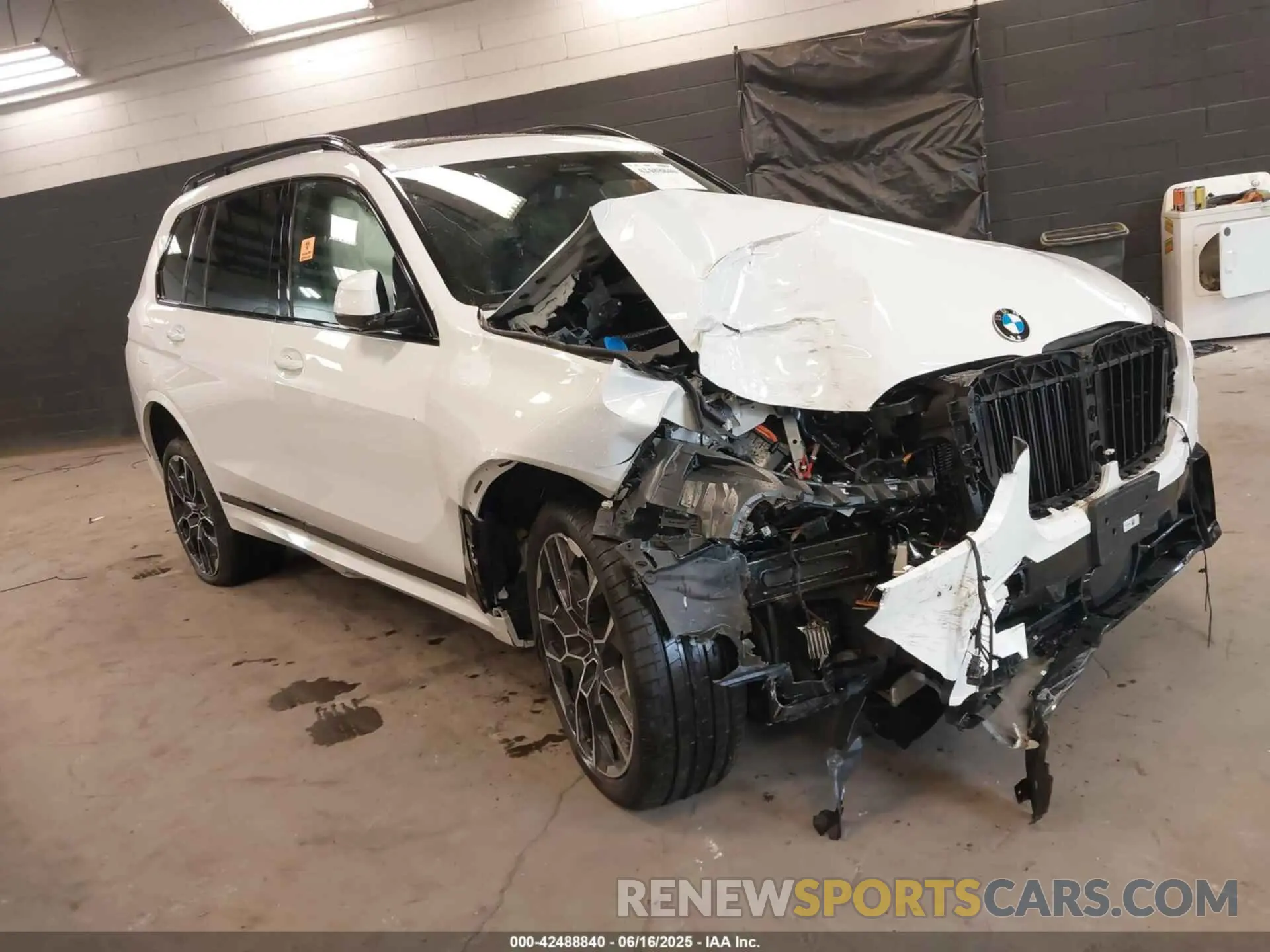 1 fotografías del automóvil dañado 5UX23EM08S9Z65418 BMW X7 2025