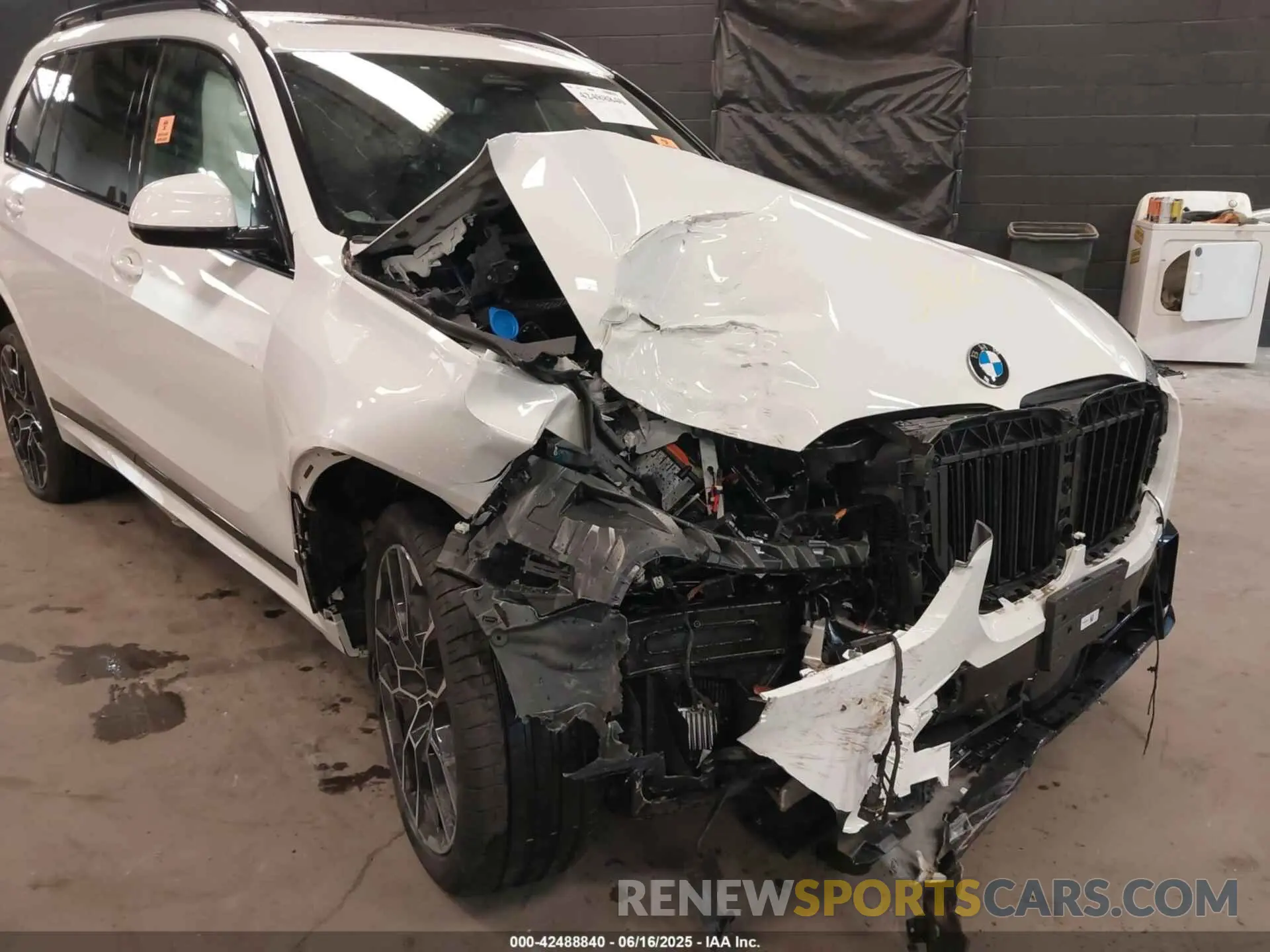 6 fotografías del automóvil dañado 5UX23EM08S9Z65418 BMW X7 2025