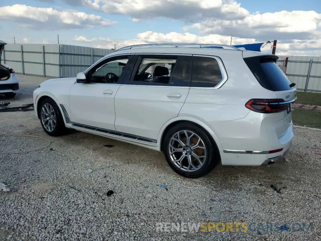 2 fotografías del automóvil dañado 5UX23EM09S9W38073 BMW X7 2025