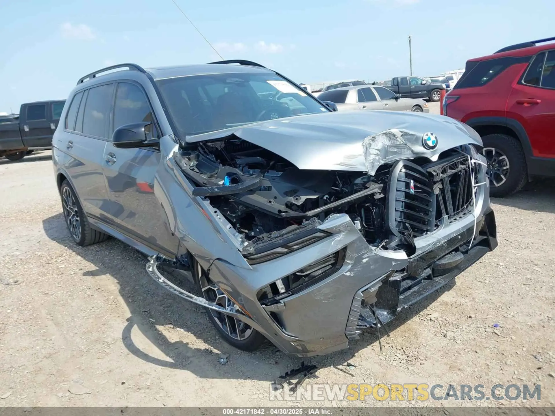 1 fotografías del automóvil dañado 5UX33EM06S9Y33892 BMW X7 2025
