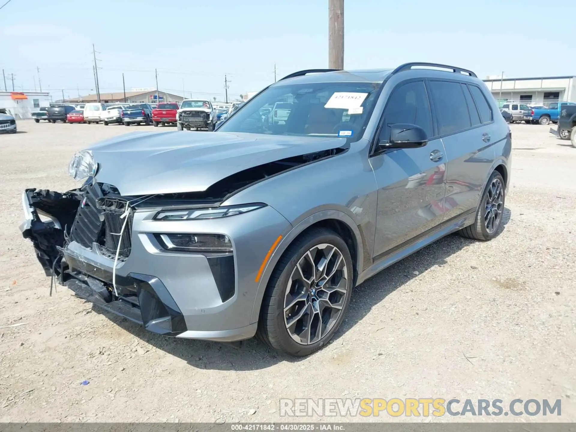 2 fotografías del automóvil dañado 5UX33EM06S9Y33892 BMW X7 2025
